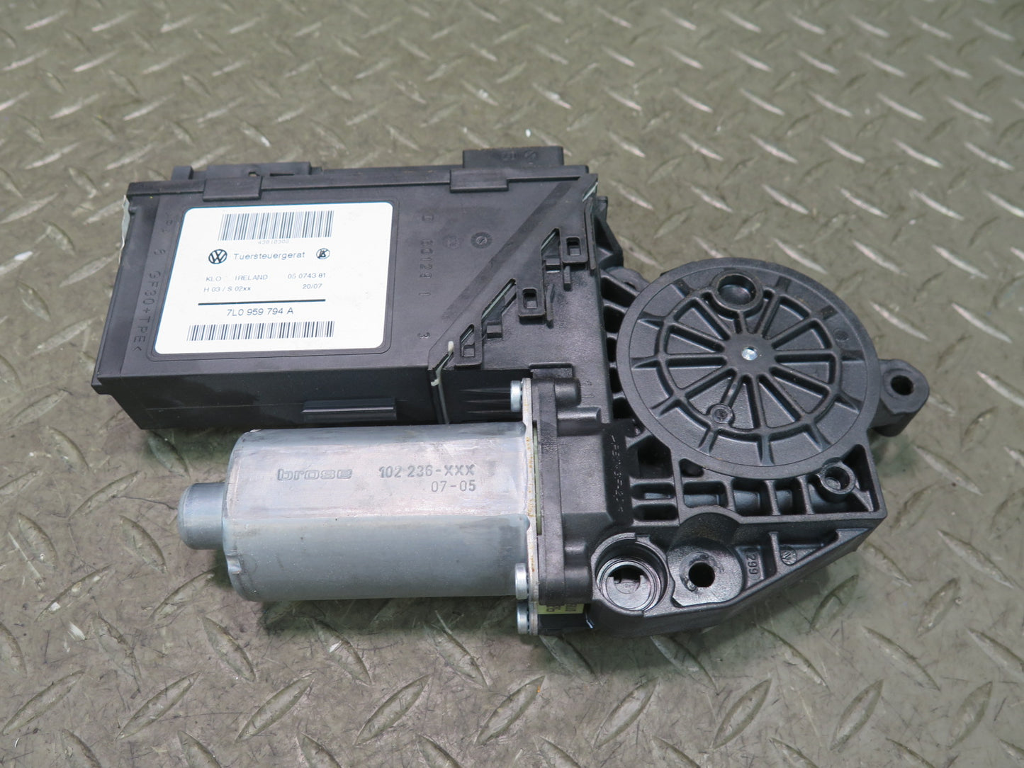 2003-2010 Porsche Cayenne 957 Rear Right Door Window Motor 7L0959794A