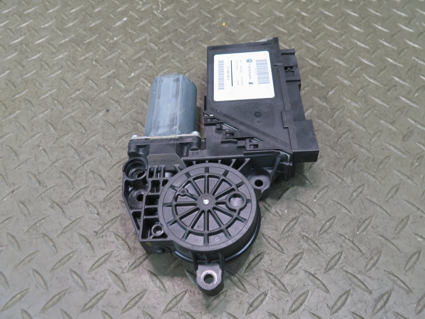 2003-2010 Porsche Cayenne 957 Rear Right Door Window Motor 7L0959794A