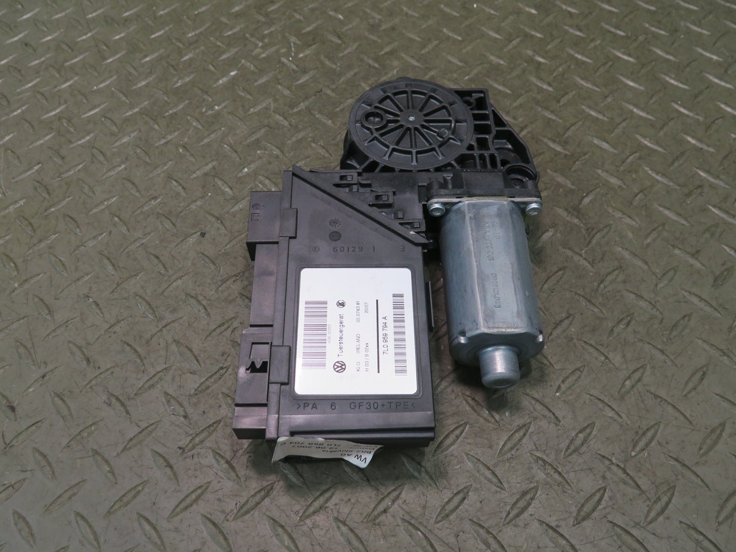 2003-2010 Porsche Cayenne 957 Rear Right Door Window Motor 7L0959794A