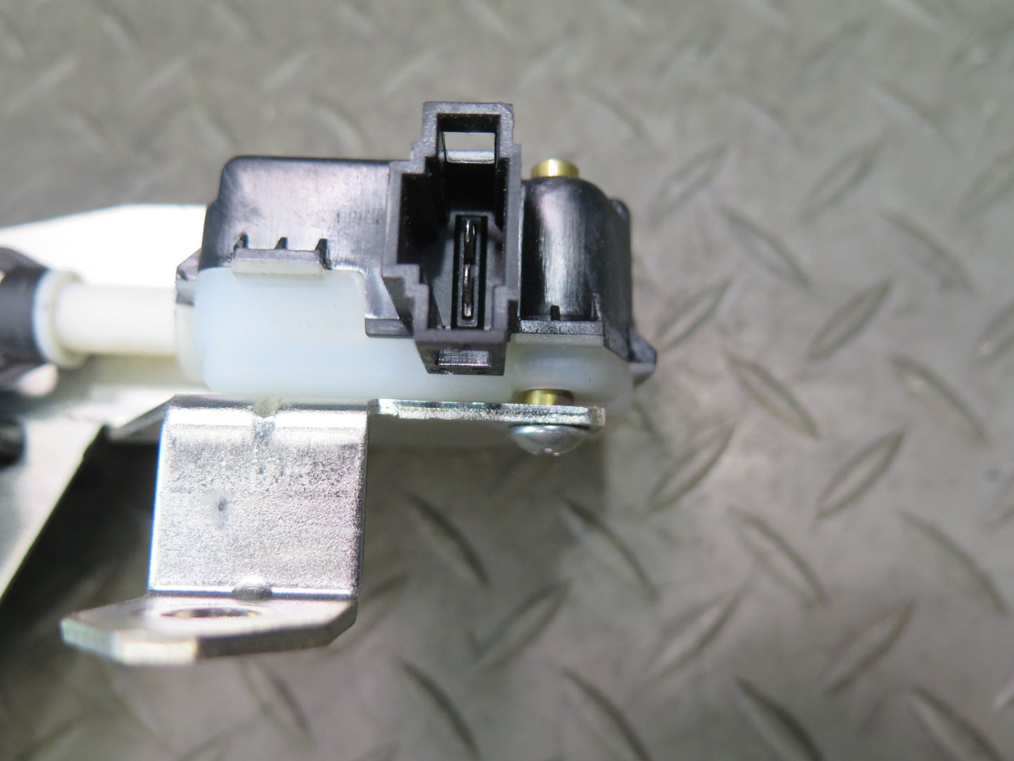 2003-2010 Porsche Cayenne 957 Rear Trunk Window Lock Latch Actuator 7L0827506E
