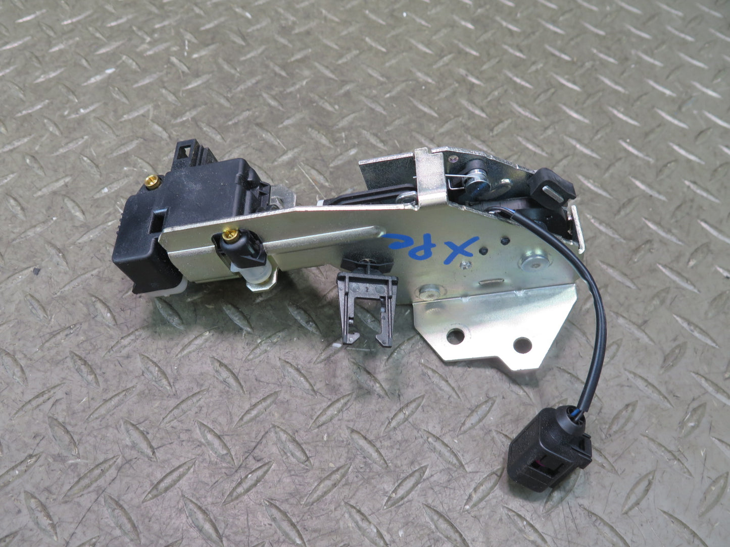 2003-2010 Porsche Cayenne 957 Rear Trunk Window Lock Latch Actuator 7L0827506E