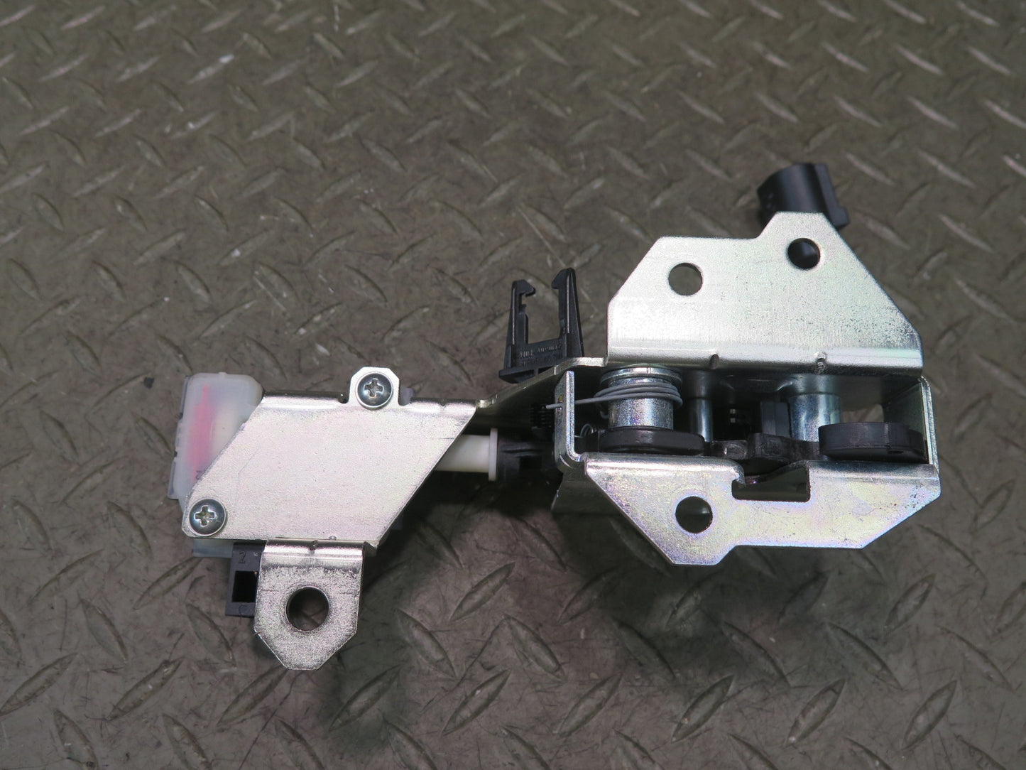 2003-2010 Porsche Cayenne 957 Rear Trunk Window Lock Latch Actuator 7L0827506E