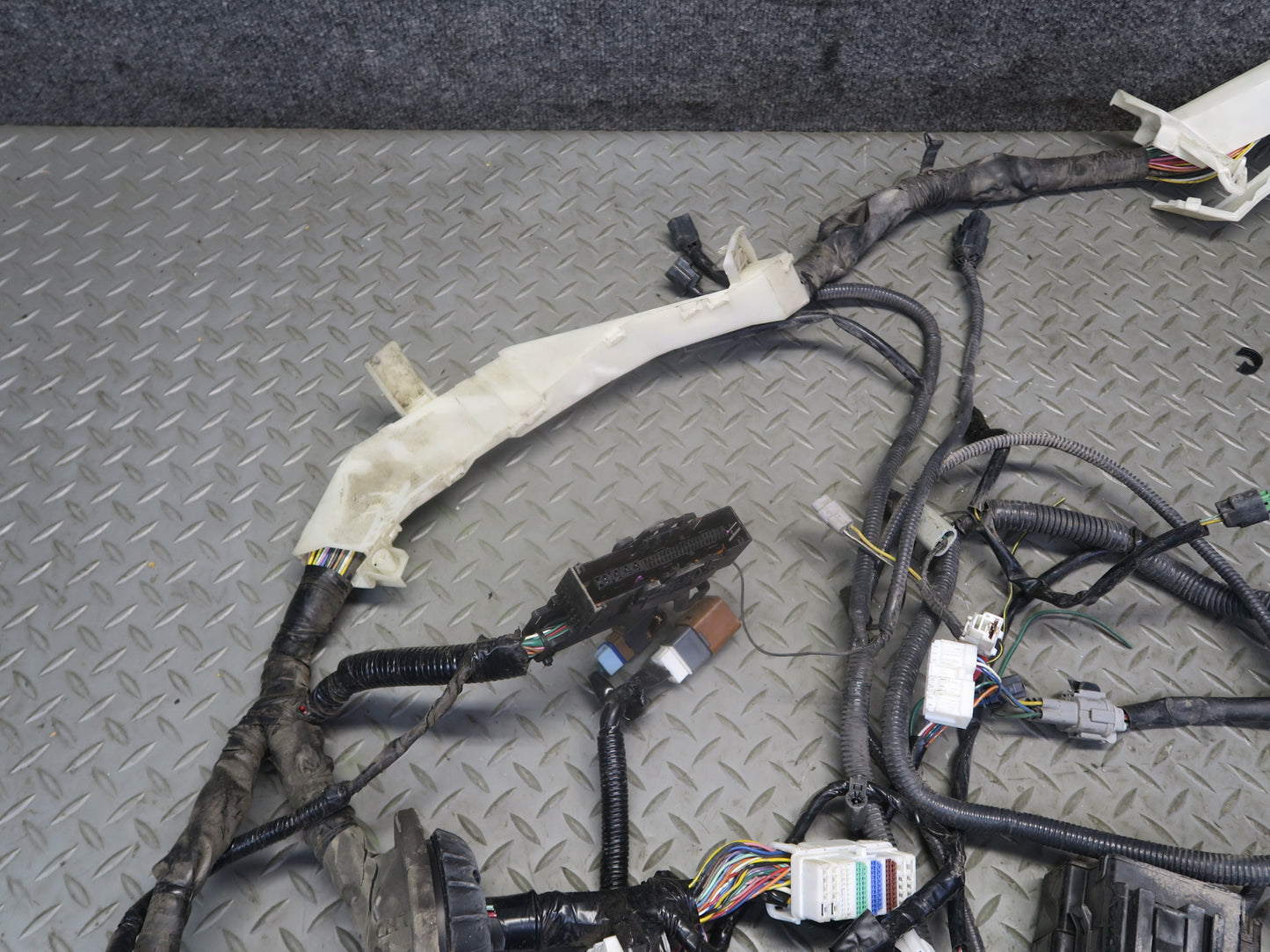 09-10 Nissan Z34 370Z A/T Engine Bay Wire Wiring Harness 24012-1ET2A OEM