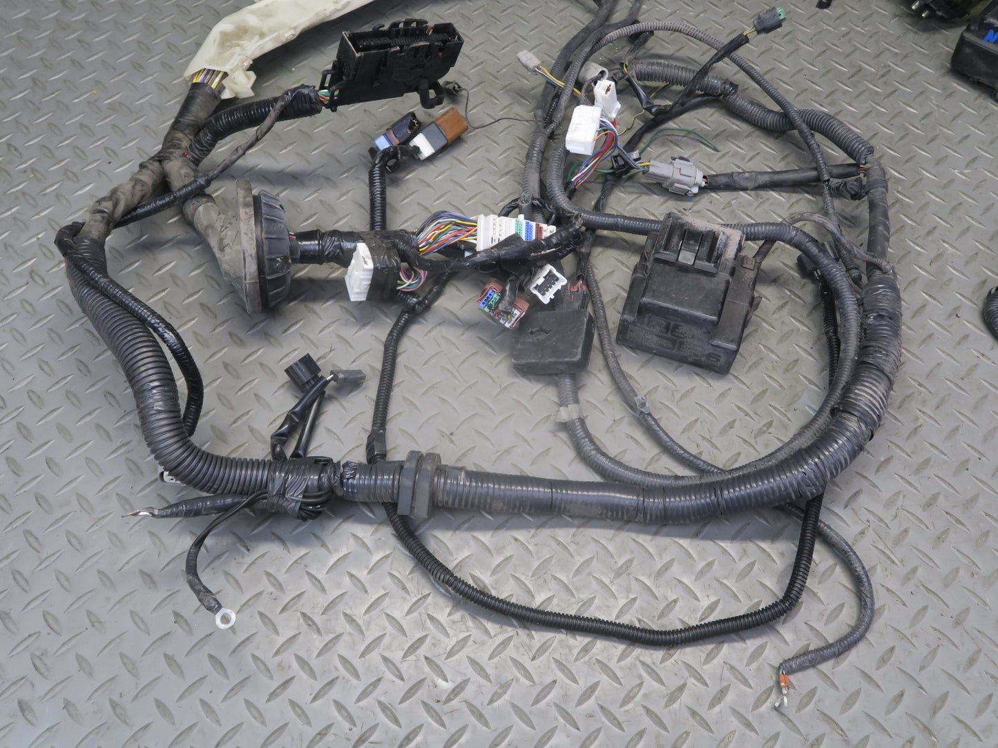09-10 Nissan Z34 370Z A/T Engine Bay Wire Wiring Harness 24012-1ET2A OEM