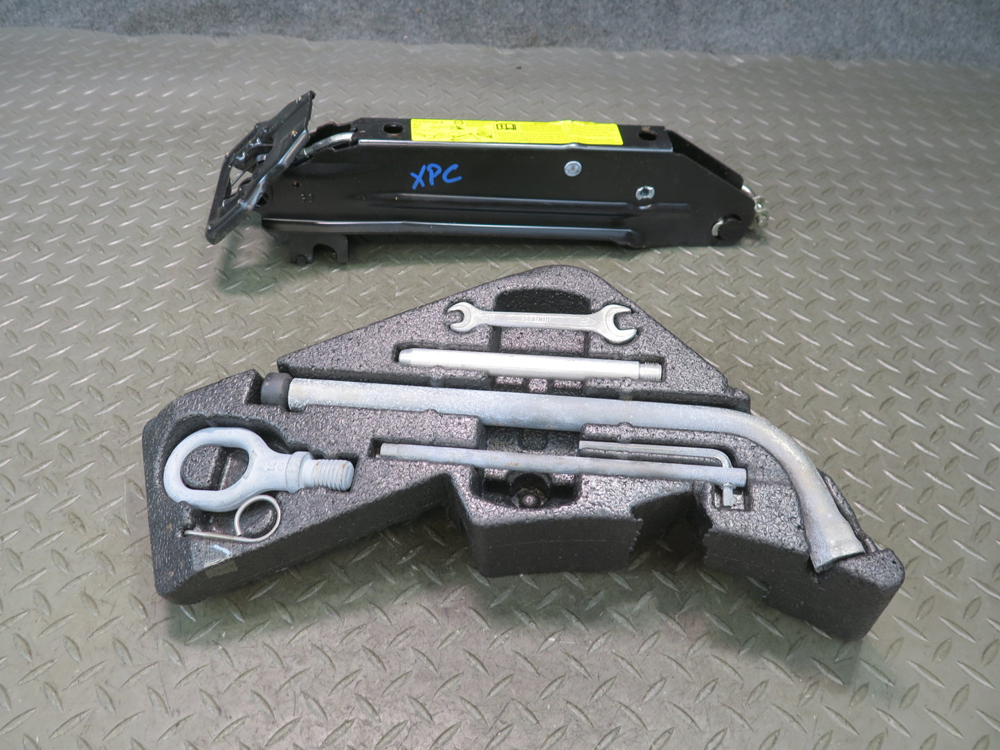 2003-2010 Porsche Cayenne 957 Emergency Spare Tire Lift Jack Tool KIT w Foam