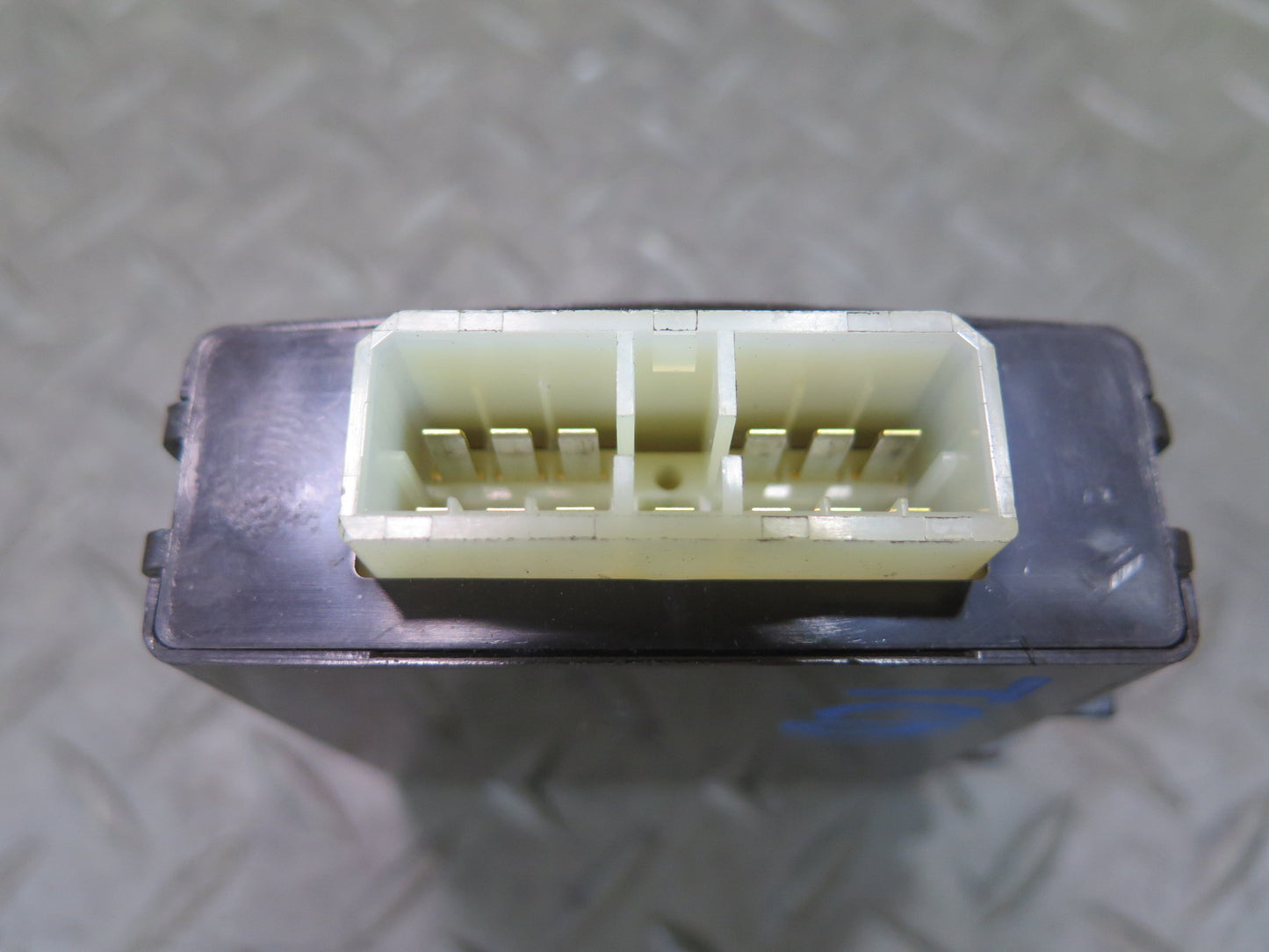 85-86 Toyota Cressida MX73 Door Control Module 85980-22110 OEM