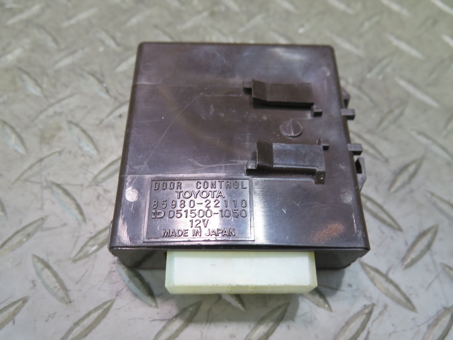 85-86 Toyota Cressida MX73 Door Control Module 85980-22110 OEM