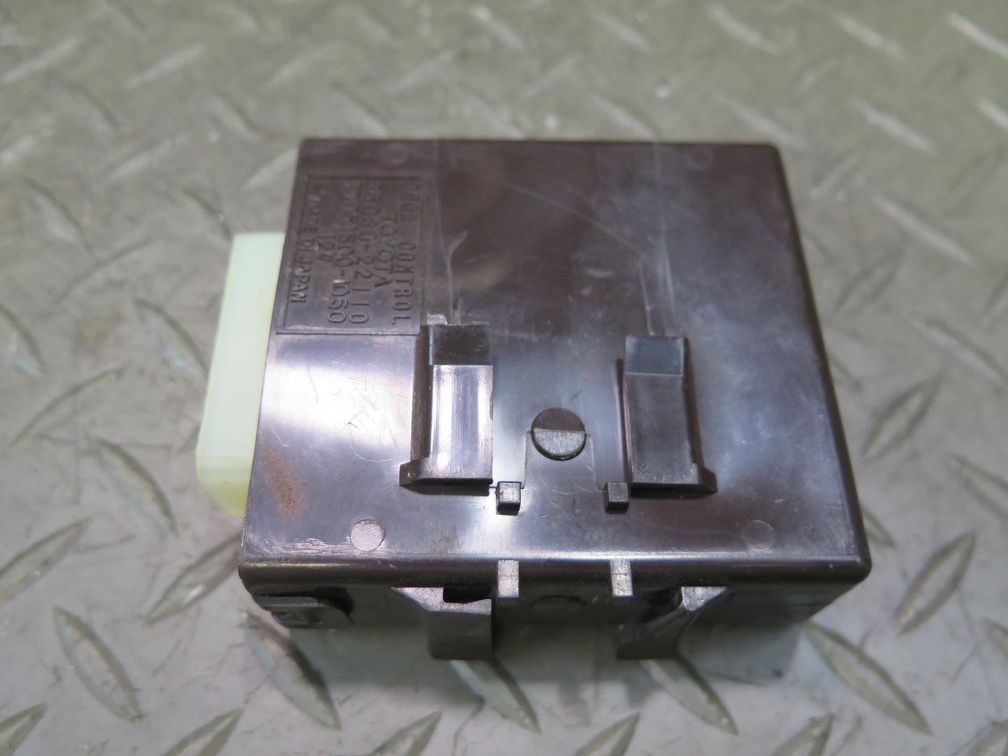 85-86 Toyota Cressida MX73 Door Control Module 85980-22110 OEM