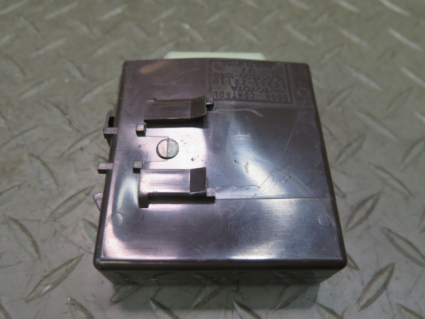 85-86 Toyota Cressida MX73 Door Control Module 85980-22110 OEM