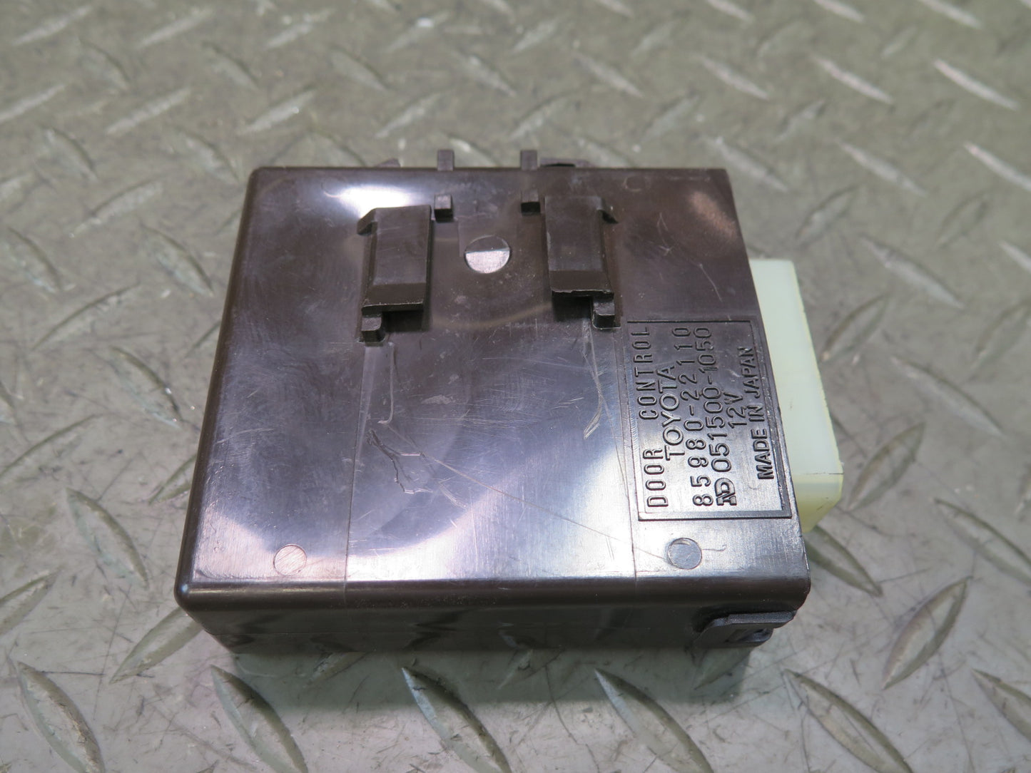 85-86 Toyota Cressida MX73 Door Control Module 85980-22110 OEM
