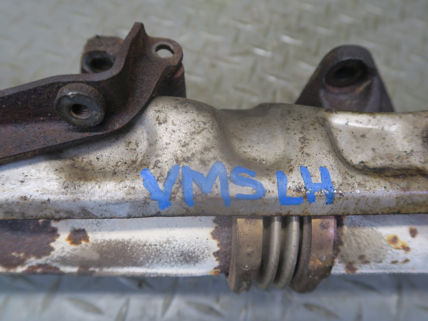 86-91 Mercedes W126 C126 560SEC 560SEL M117 Left Exhaust Manifold OEM