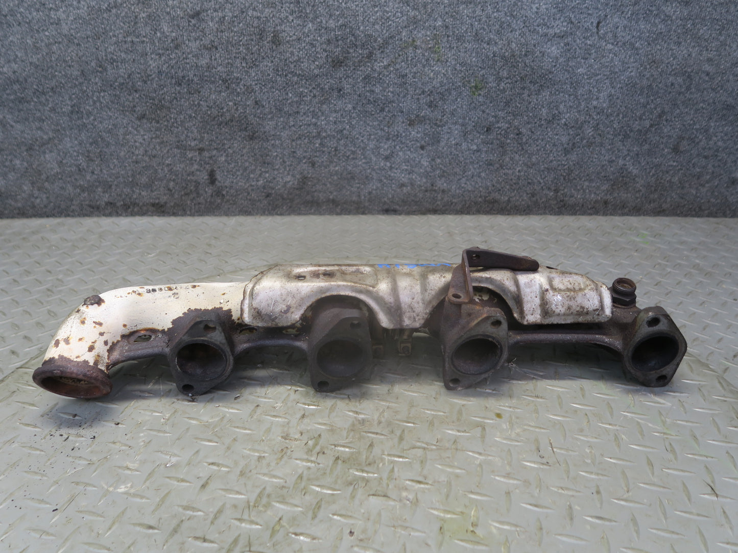 86-91 Mercedes W126 C126 560SEC 560SEL M117 Left Exhaust Manifold OEM
