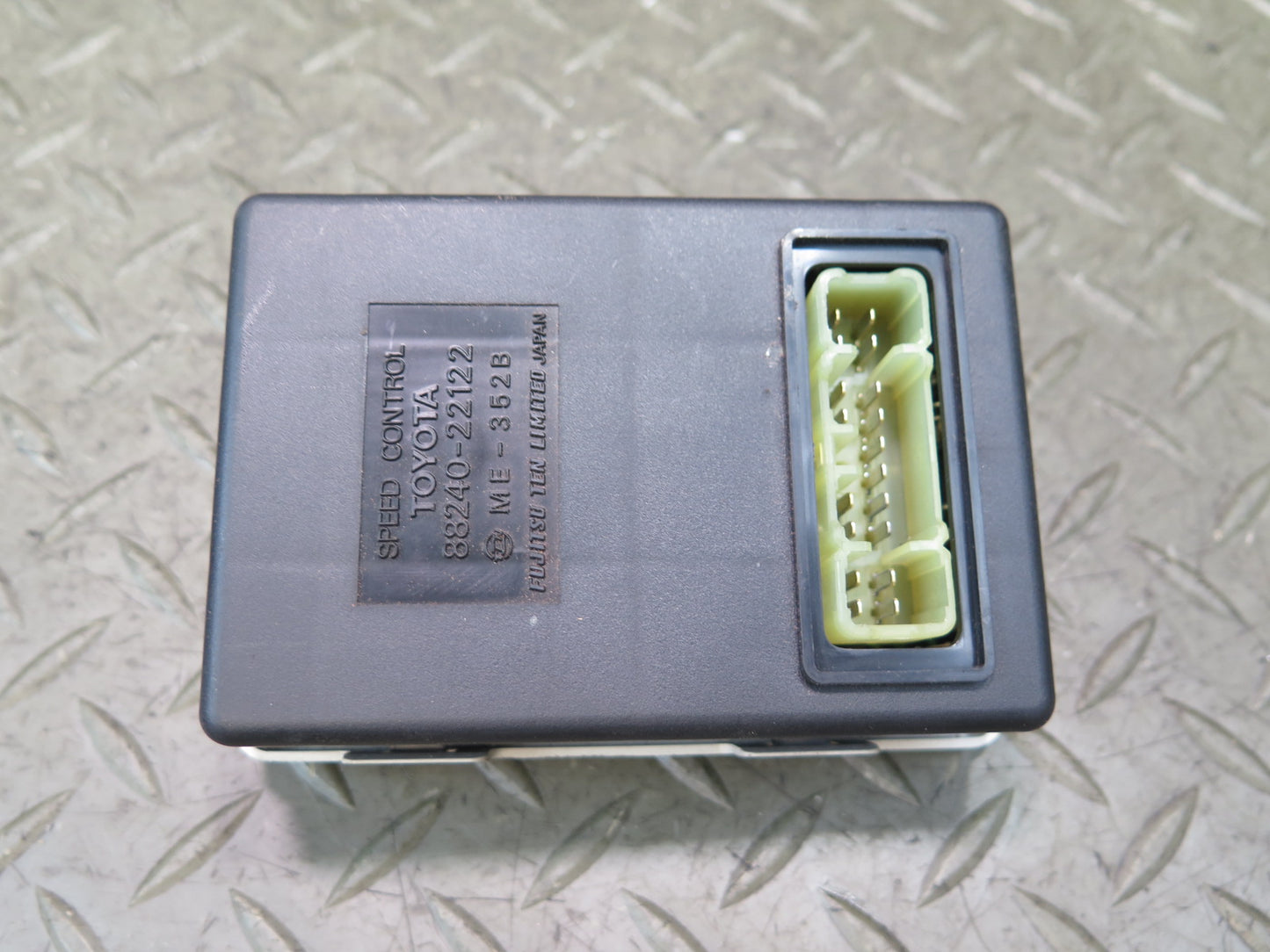 84-86 Toyota Cressida MX73 Speed Cruise Control Module 88240-22122 OEM