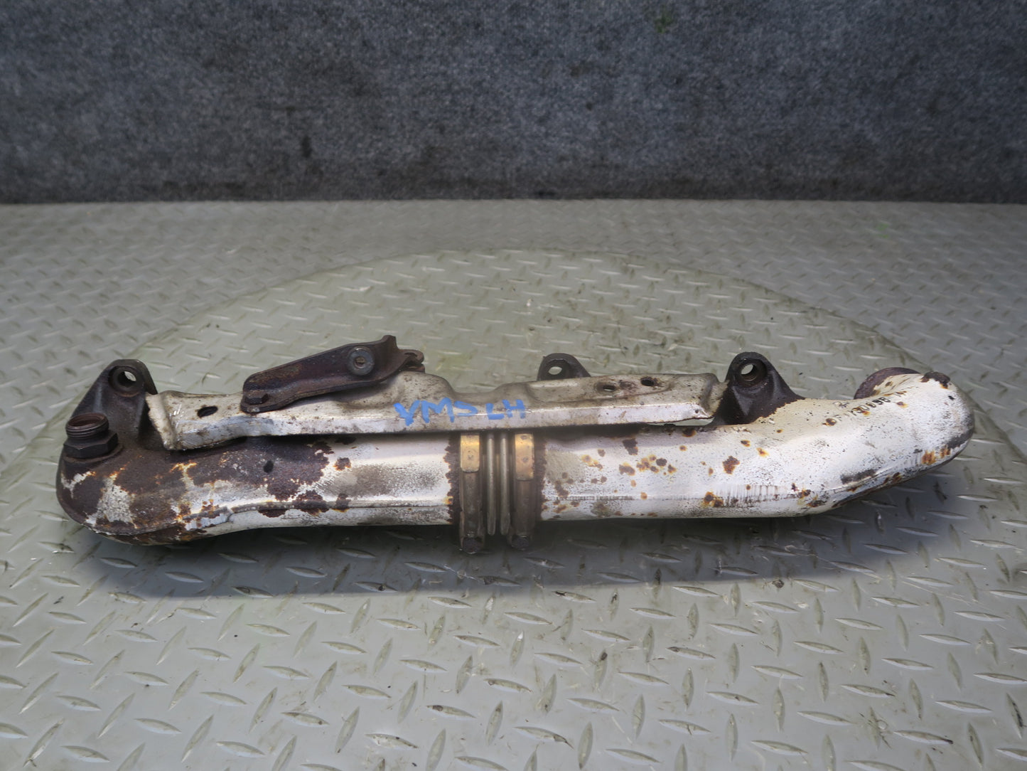86-91 Mercedes W126 C126 560SEC 560SEL M117 Left Exhaust Manifold OEM