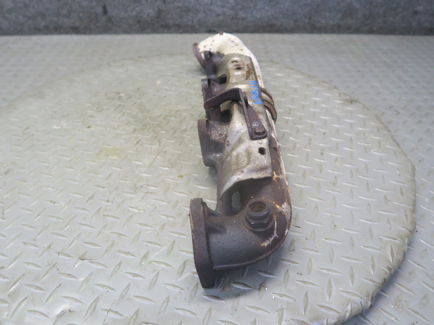 86-91 Mercedes W126 C126 560SEC 560SEL M117 Left Exhaust Manifold OEM