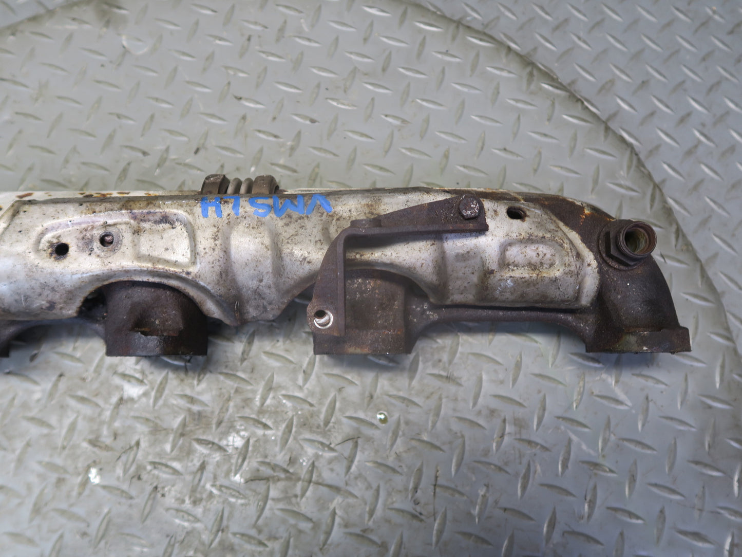 86-91 Mercedes W126 C126 560SEC 560SEL M117 Left Exhaust Manifold OEM