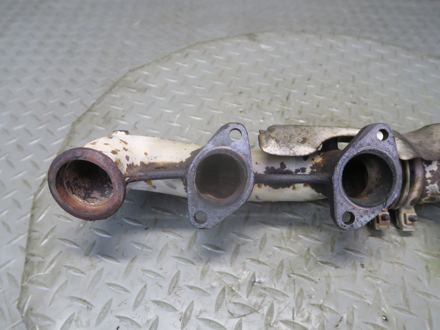 86-91 Mercedes W126 C126 560SEC 560SEL M117 Left Exhaust Manifold OEM