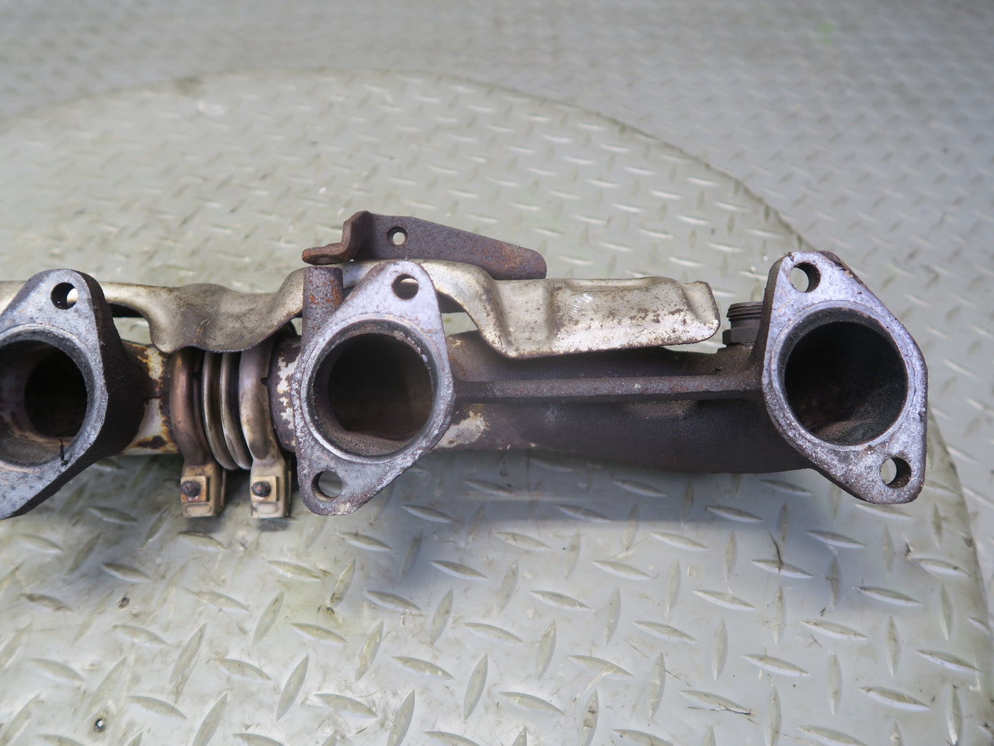 86-91 Mercedes W126 C126 560SEC 560SEL M117 Left Exhaust Manifold OEM