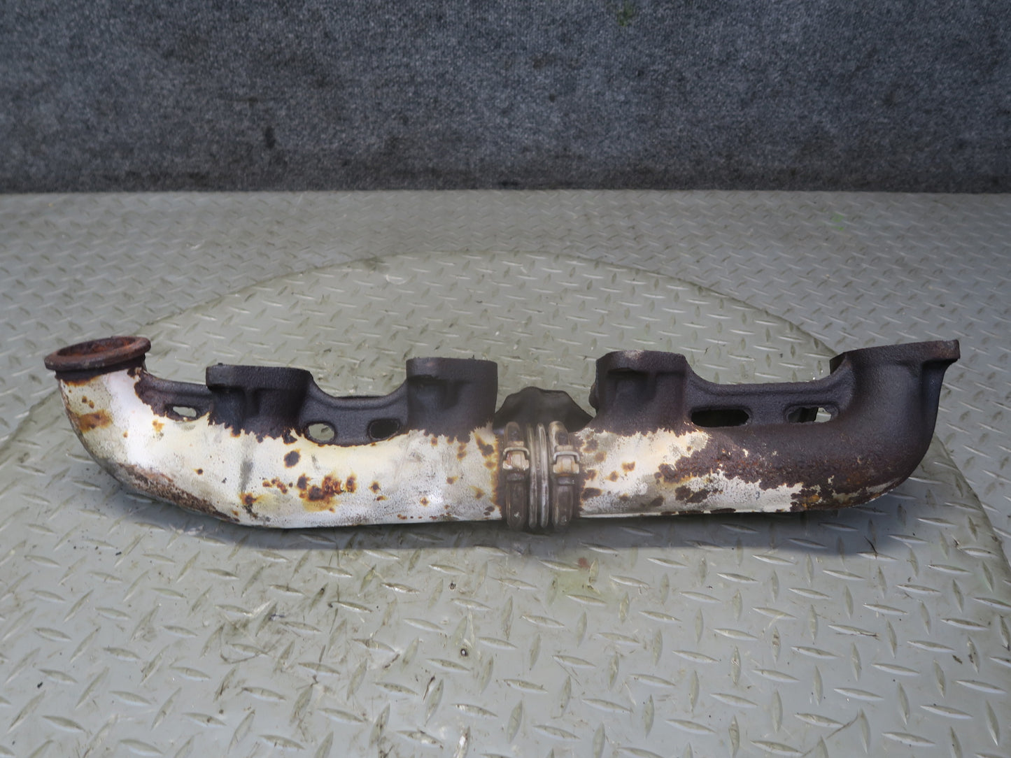 86-91 Mercedes W126 C126 560SEC 560SEL M117 Left Exhaust Manifold OEM