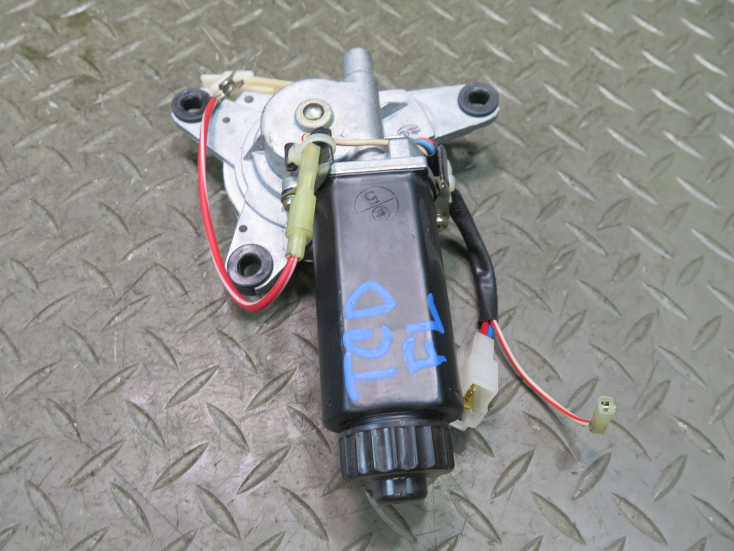 84-88 Toyota Cressida MX73 Front Left Automatic Seat Belt Drive Guide Motor OEM