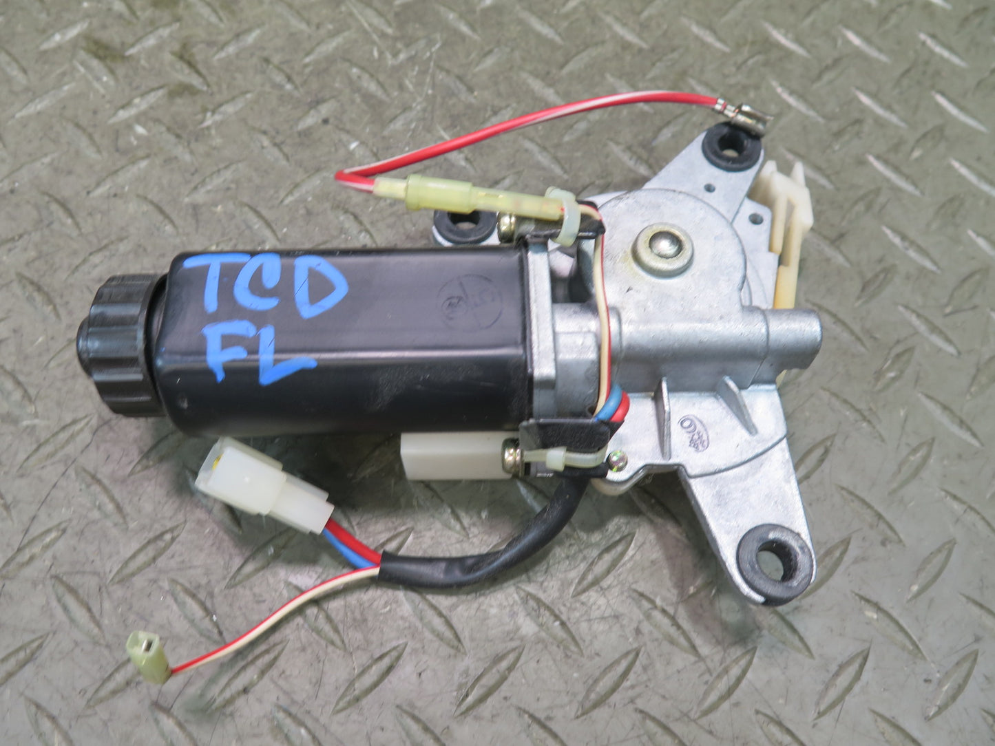 84-88 Toyota Cressida MX73 Front Left Automatic Seat Belt Drive Guide Motor OEM