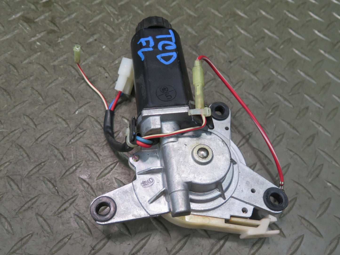 84-88 Toyota Cressida MX73 Front Left Automatic Seat Belt Drive Guide Motor OEM