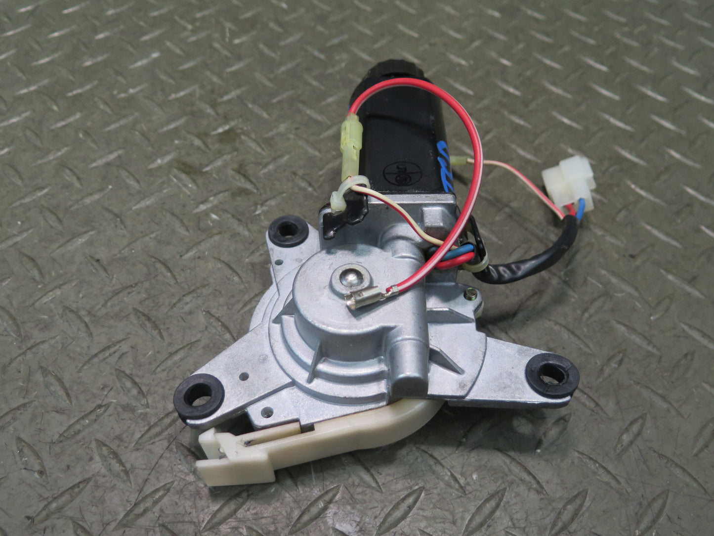 84-88 Toyota Cressida MX73 Front Right Automatic Seat Belt Drive Guide Motor OEM