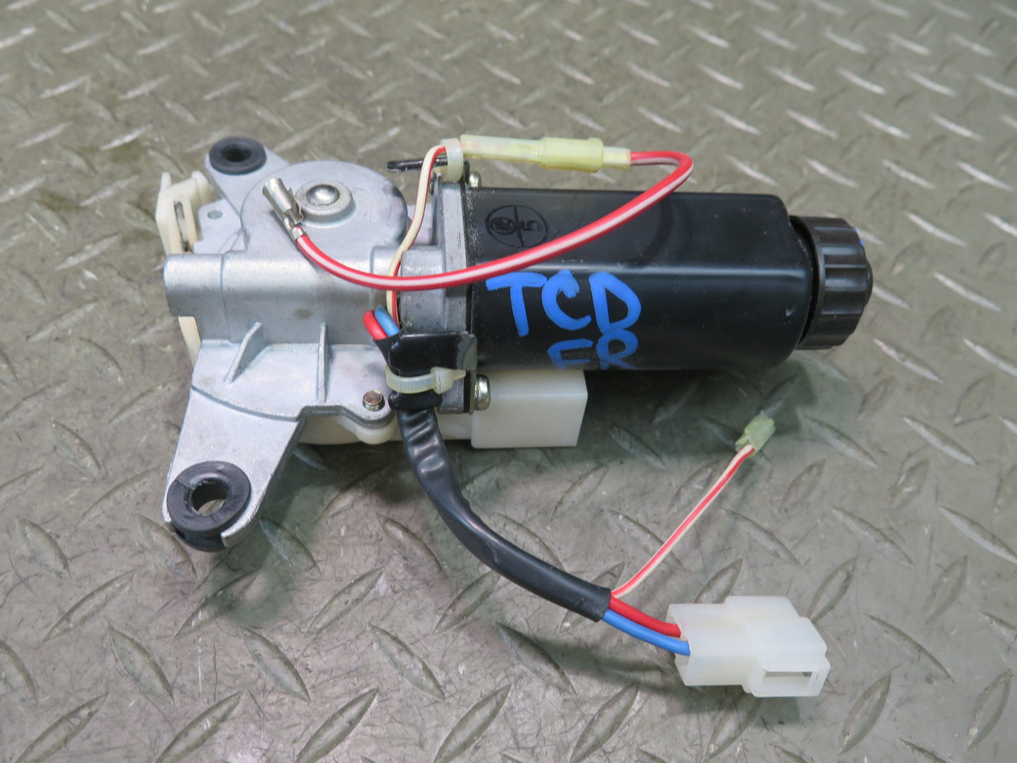 84-88 Toyota Cressida MX73 Front Right Automatic Seat Belt Drive Guide Motor OEM
