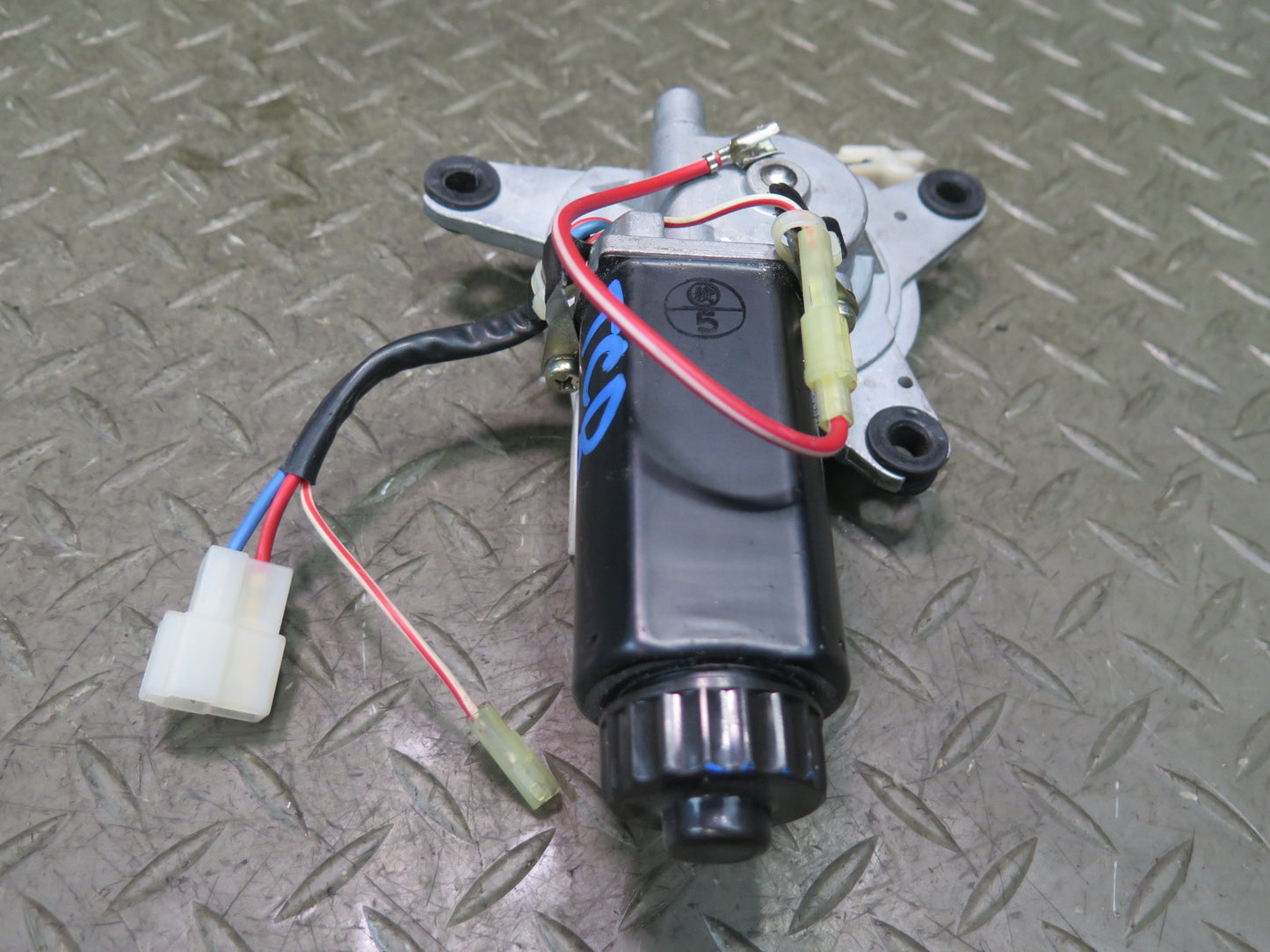 84-88 Toyota Cressida MX73 Front Right Automatic Seat Belt Drive Guide Motor OEM