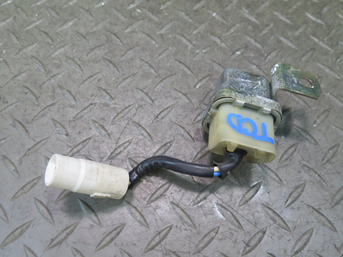 85-88 Toyota Cressida MX73 AC Air Conditioner Condenser Relay 88630-14020 OEM