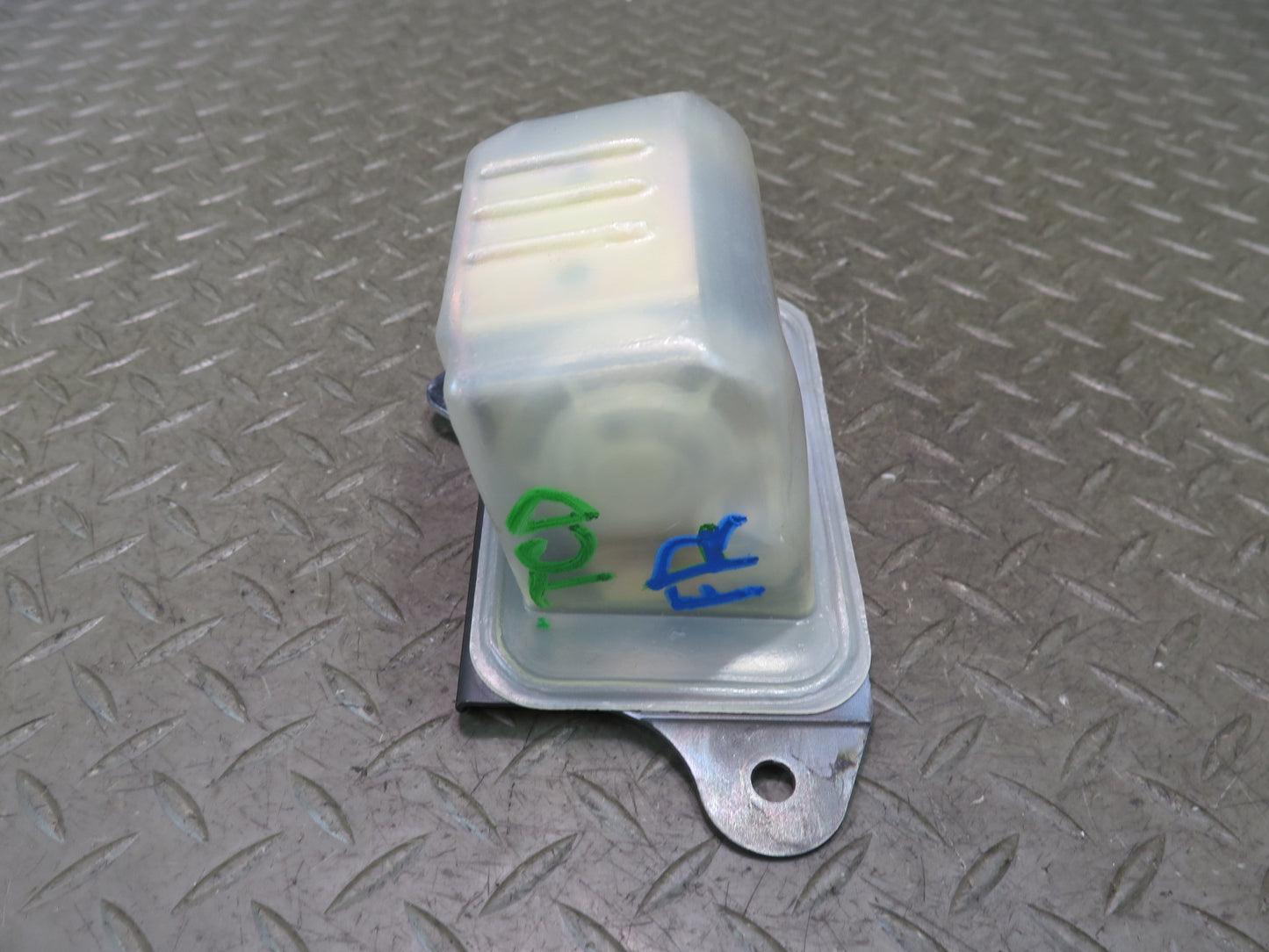 84-86 TOYOTA CRESSIDA MX73 FRONT RIGHT SIDE SEATBELT RETRACTOR SET OEM