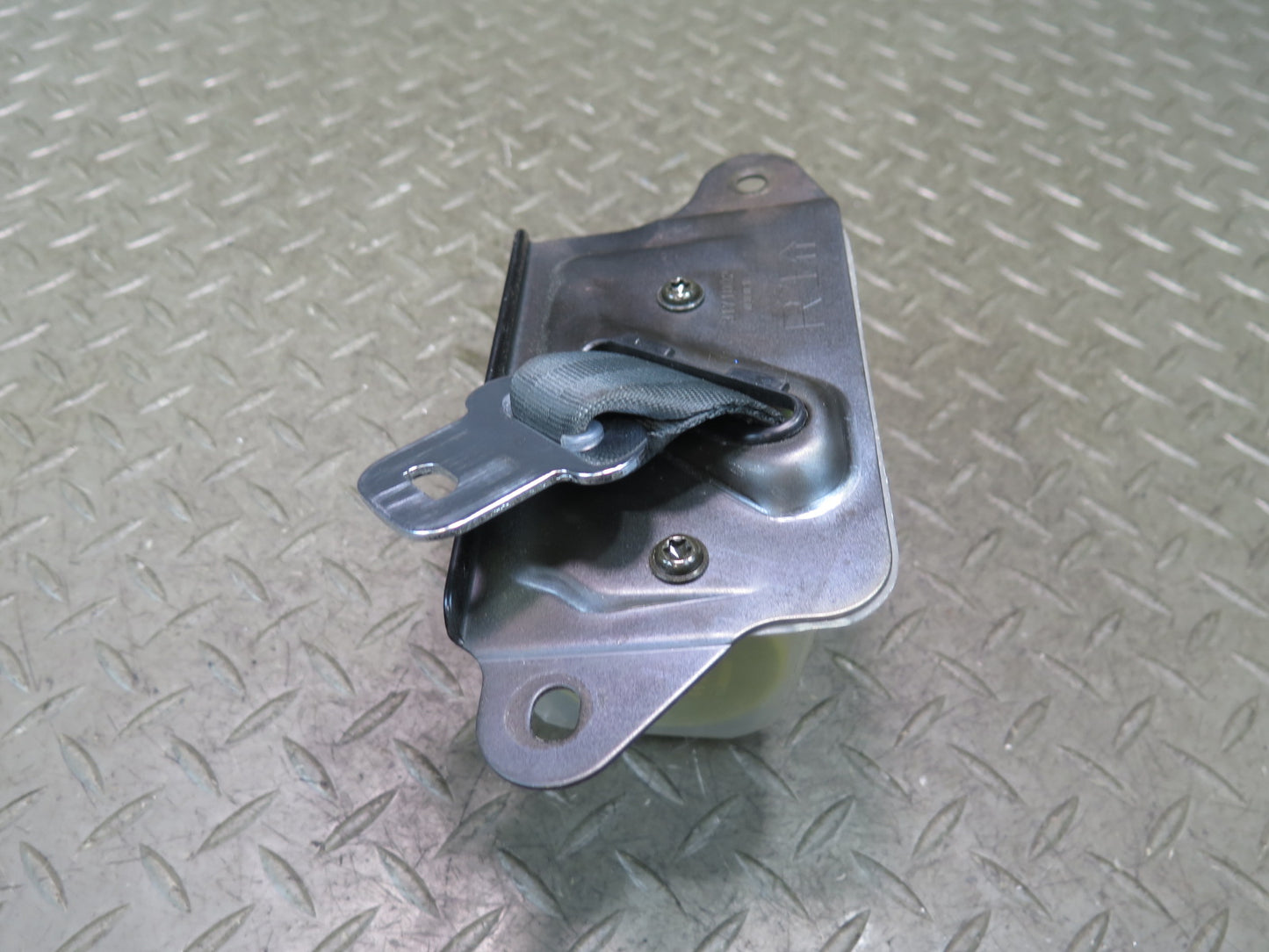 84-86 TOYOTA CRESSIDA MX73 FRONT RIGHT SIDE SEATBELT RETRACTOR SET OEM