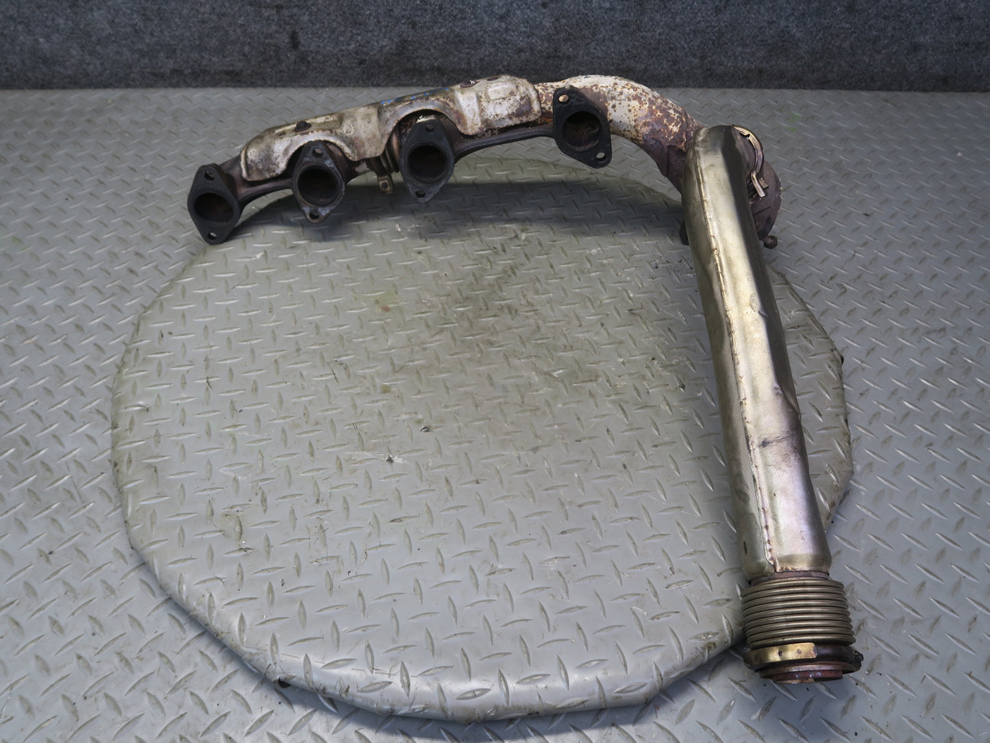86-91 Mercedes W126 C126 560SEL 560SEC M117 Right Exhaust Manifold w Pipe OEM