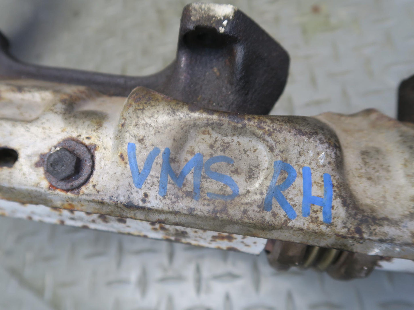 86-91 Mercedes W126 C126 560SEL 560SEC M117 Right Exhaust Manifold w Pipe OEM
