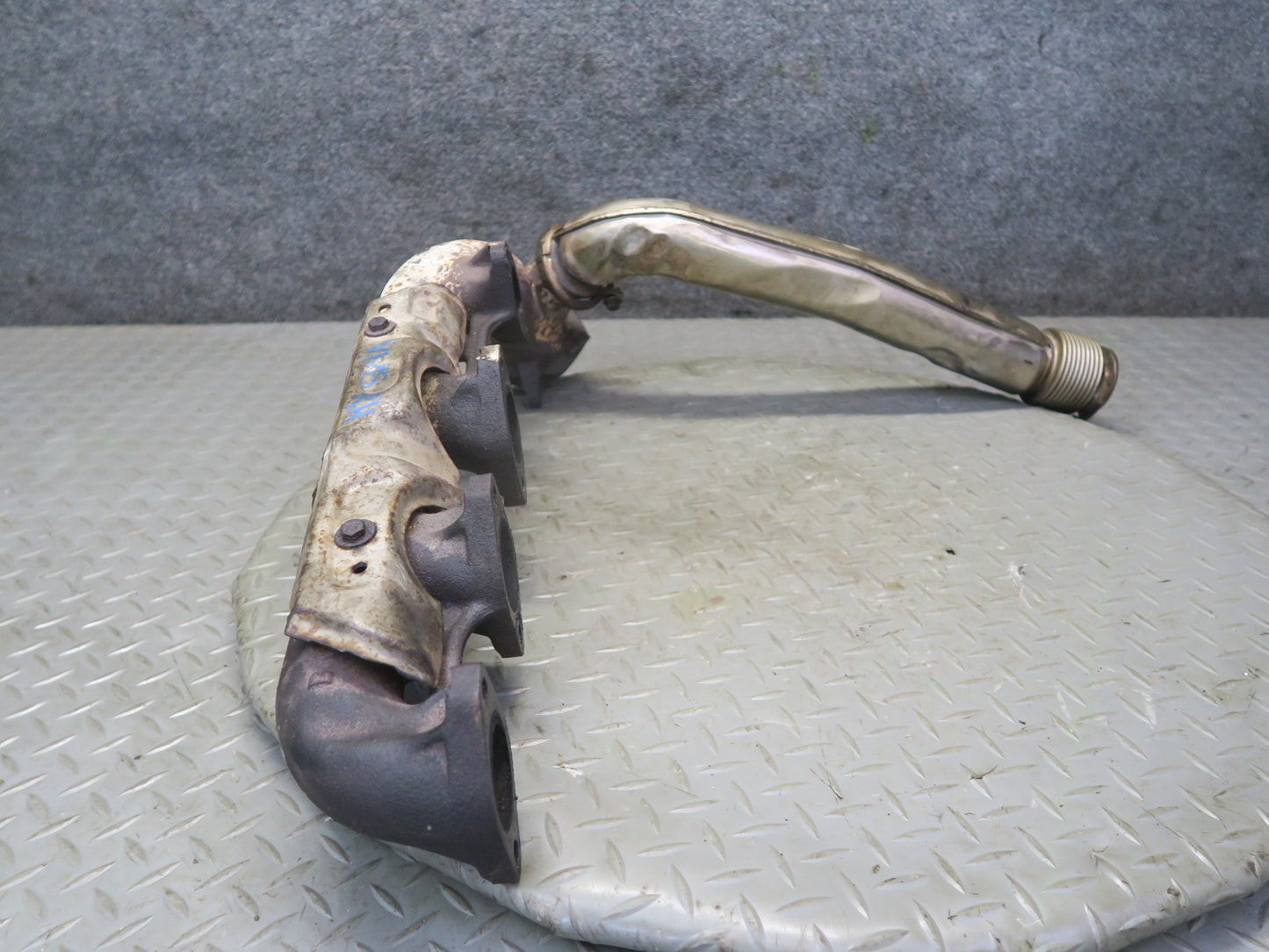 86-91 Mercedes W126 C126 560SEL 560SEC M117 Right Exhaust Manifold w Pipe OEM