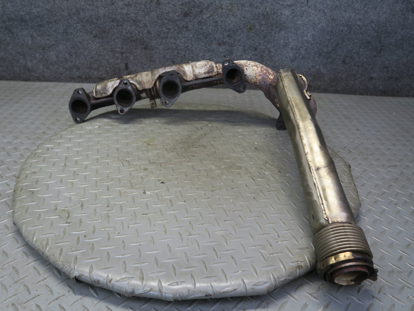 86-91 Mercedes W126 C126 560SEL 560SEC M117 Right Exhaust Manifold w Pipe OEM