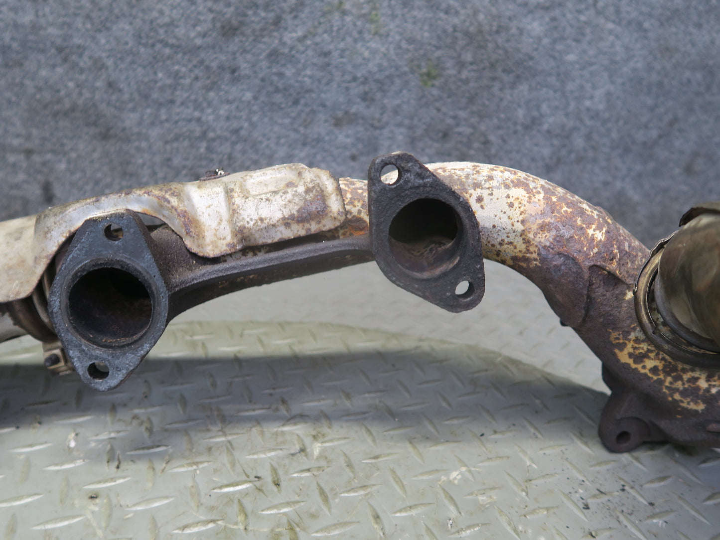 86-91 Mercedes W126 C126 560SEL 560SEC M117 Right Exhaust Manifold w Pipe OEM