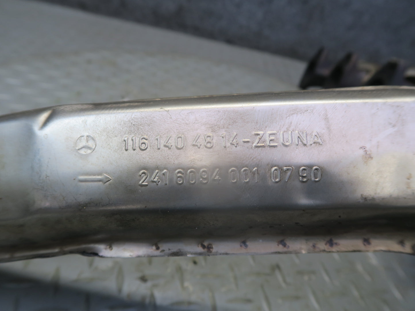 86-91 Mercedes W126 C126 560SEL 560SEC M117 Right Exhaust Manifold w Pipe OEM