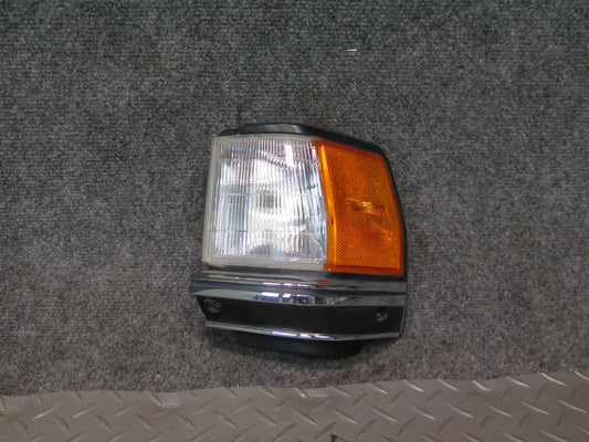 84-86 Toyota Cressida MX73 Front Left Turn Signal Clearance Light Lamp OEM