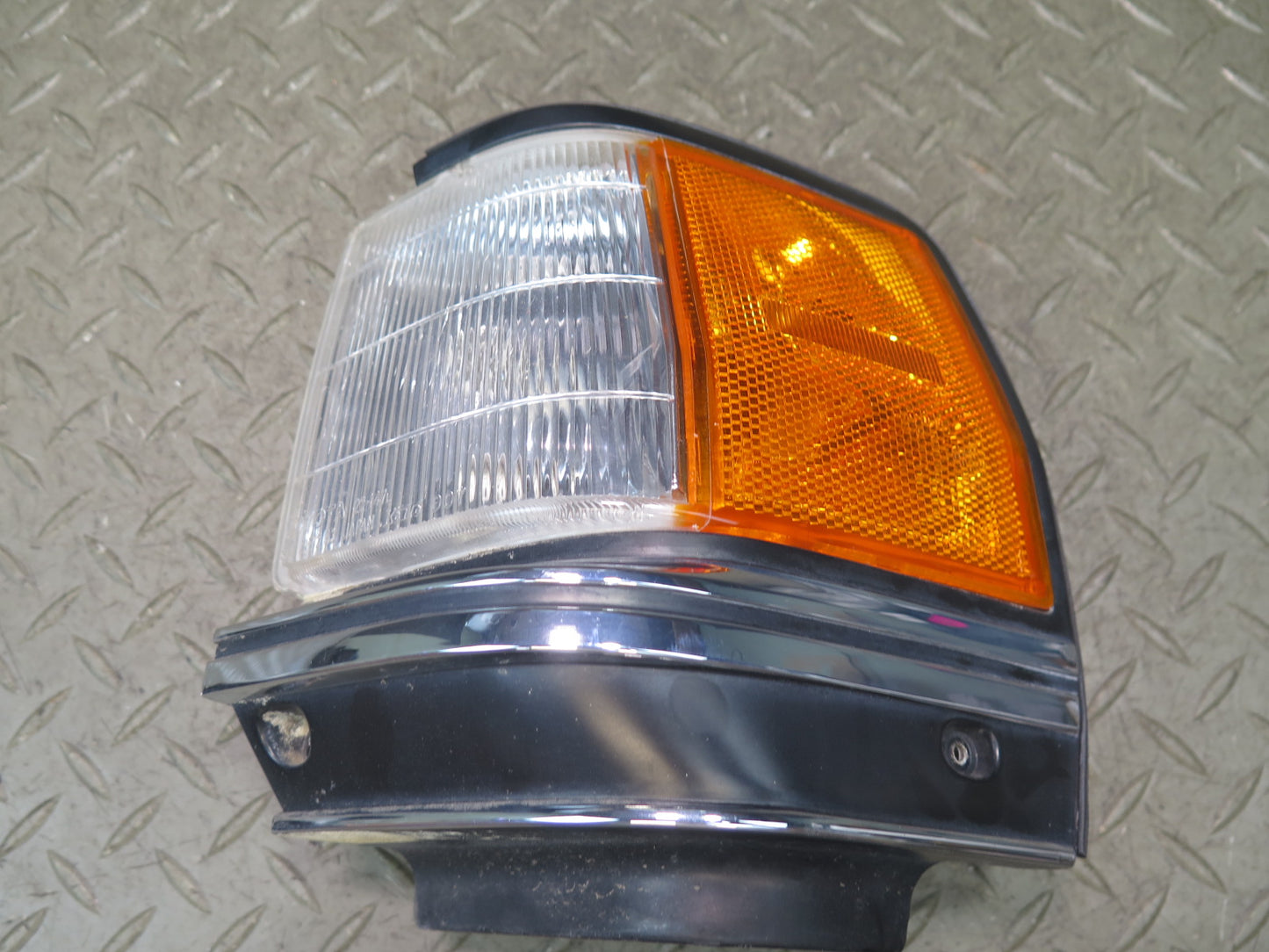 84-86 Toyota Cressida MX73 Front Left Turn Signal Clearance Light Lamp OEM
