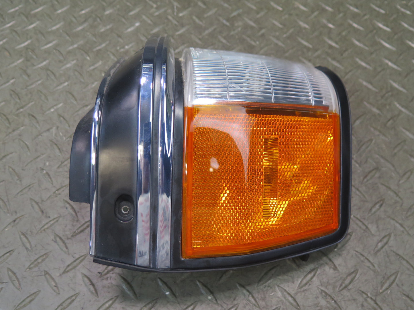 84-86 Toyota Cressida MX73 Front Left Turn Signal Clearance Light Lamp OEM