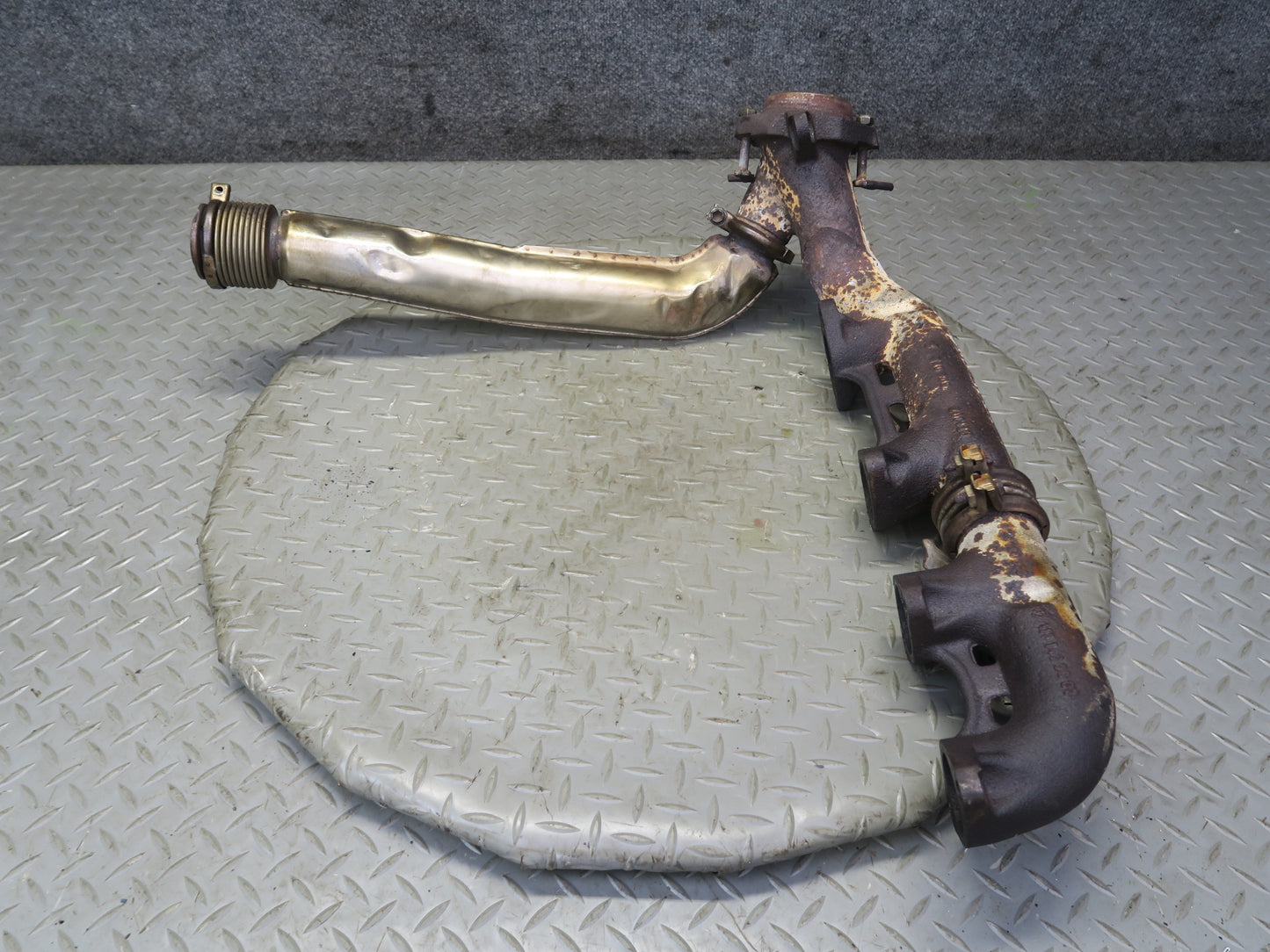 86-91 Mercedes W126 C126 560SEL 560SEC M117 Right Exhaust Manifold w Pipe OEM