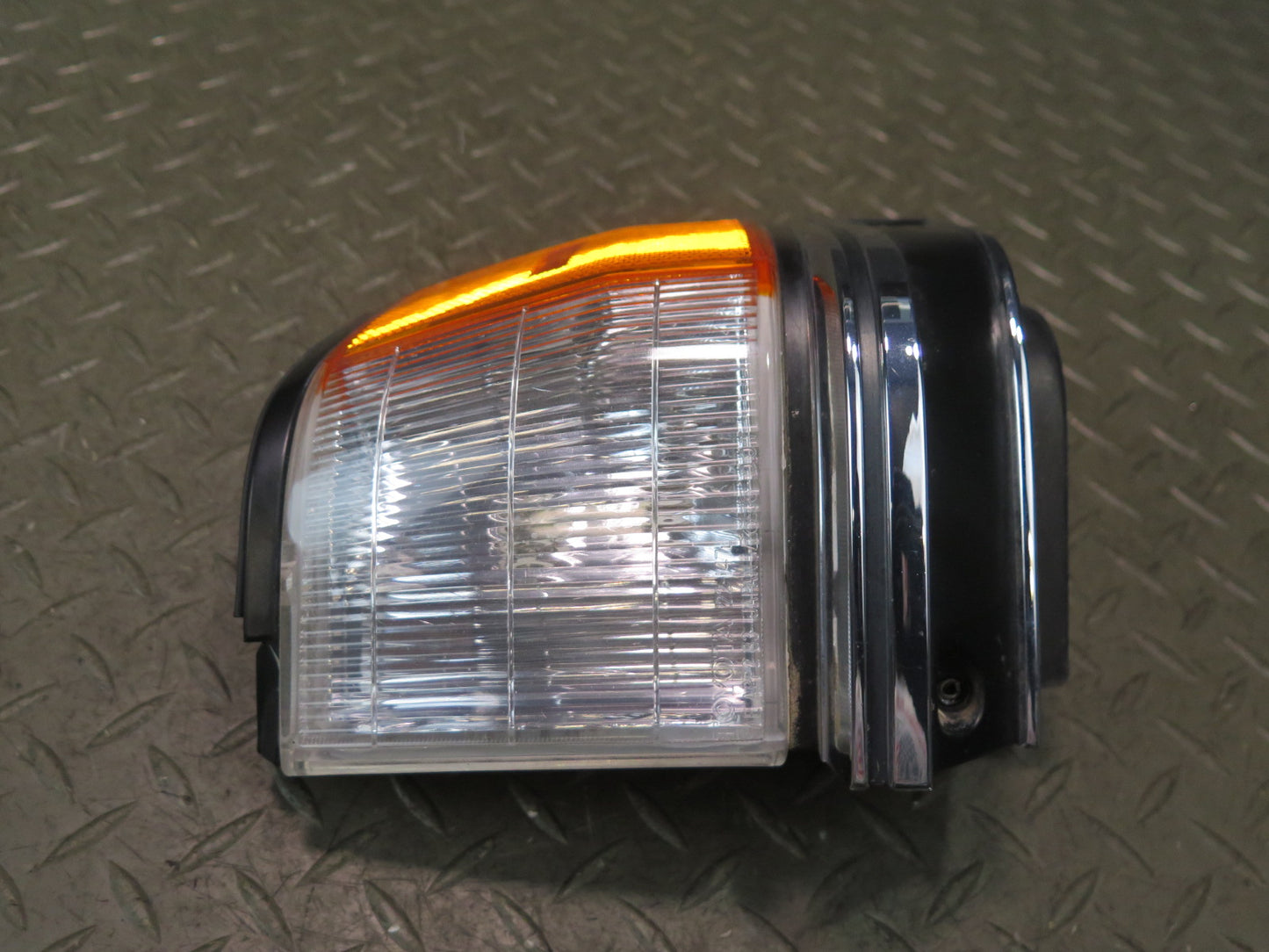 84-86 Toyota Cressida MX73 Front Left Turn Signal Clearance Light Lamp OEM