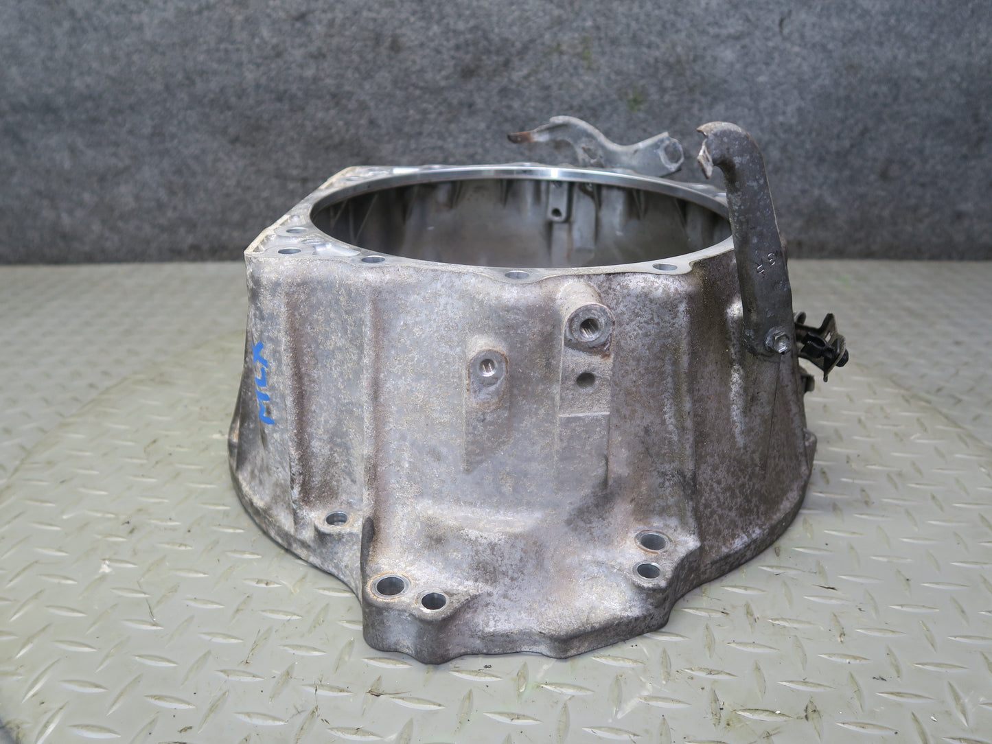 2008-2015 Lexus URJ201L LX570 Automatic Transmission Bell Housing
