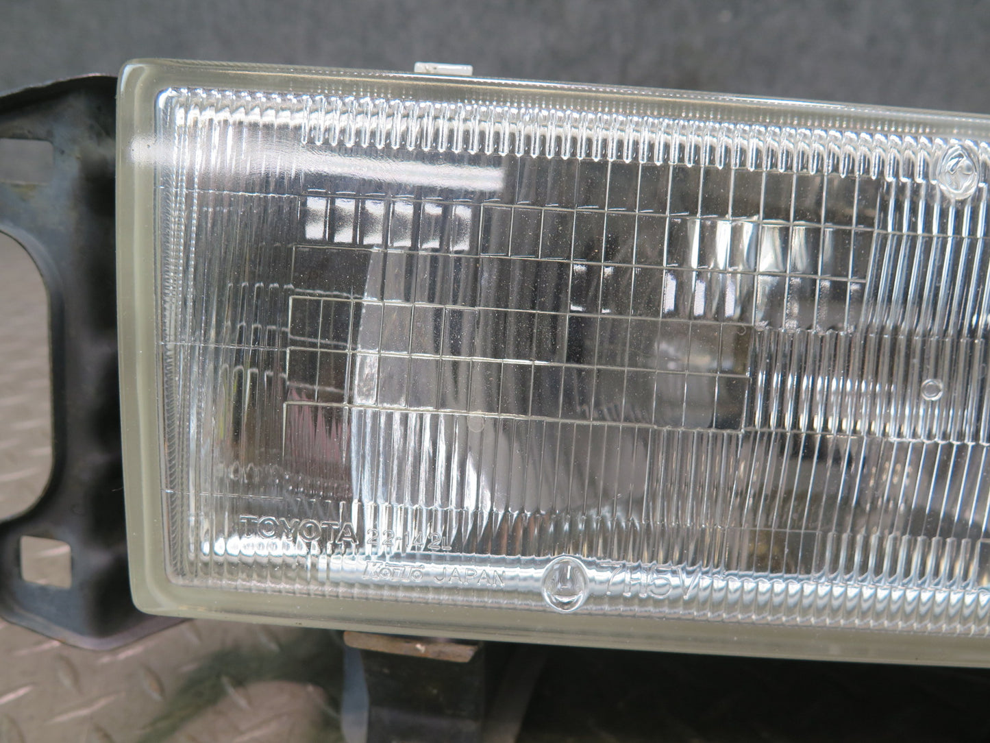 84-86 Toyota Cressida MX73 Front Left Halogen Headlight Lamp 45K Miles OEM