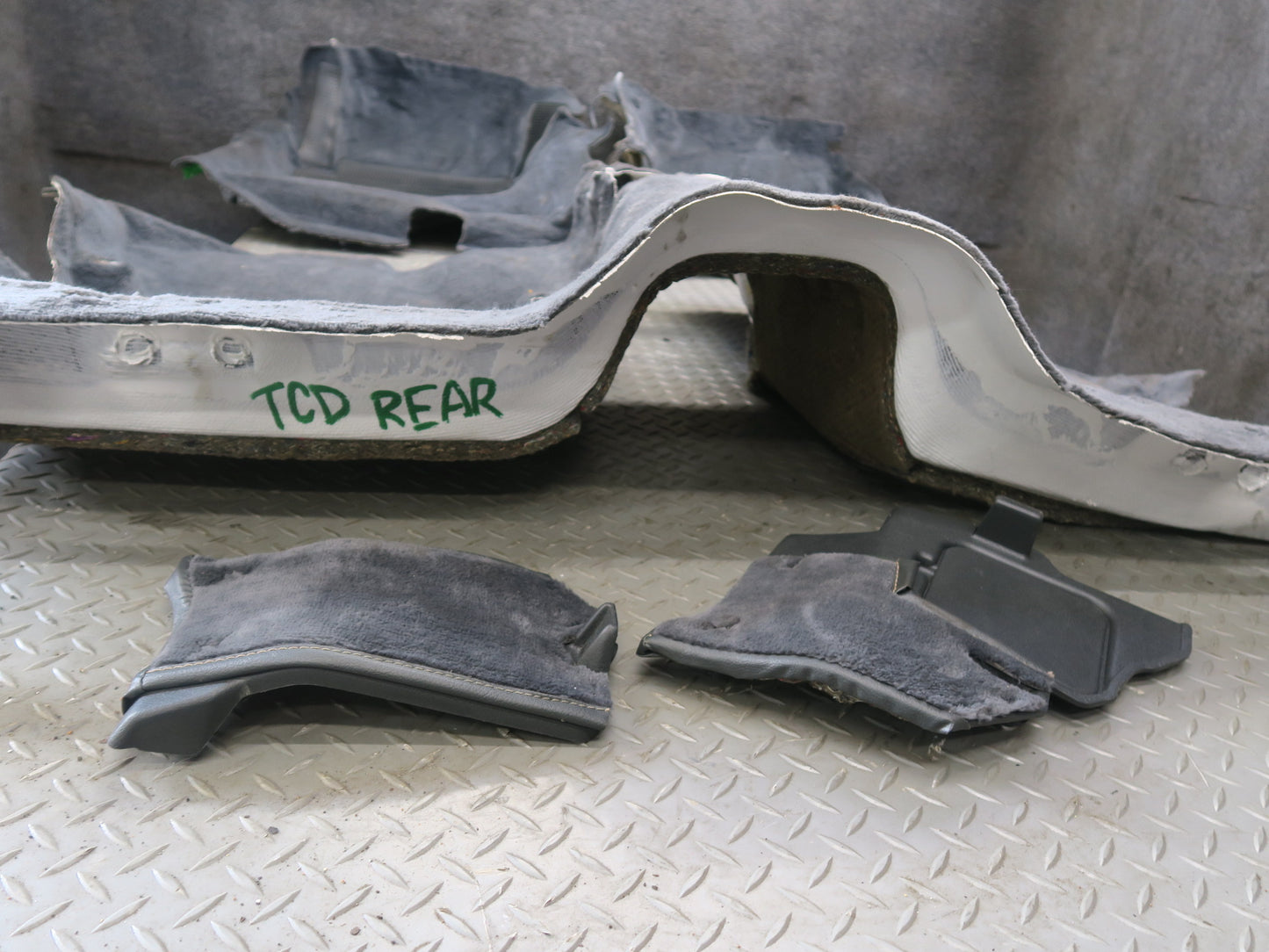 84-86 Toyota Cressida MX73 Sedan Set of 4 Interior Floor MAT Carpet Liner OEM