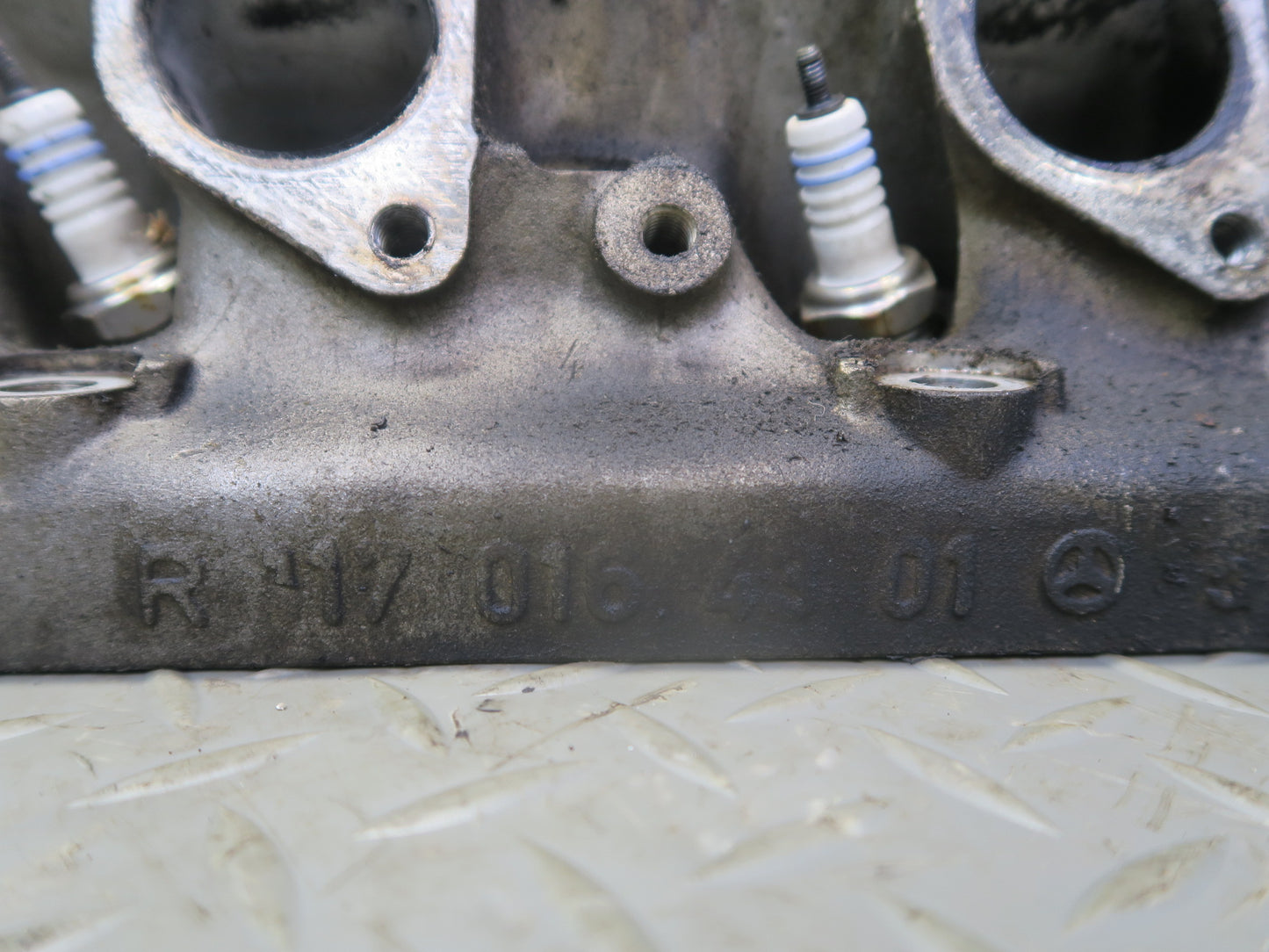 86-91 Mercedes W126 560 SEL 5.6L M117 117.968 Engine Right Cylinder Head OEM