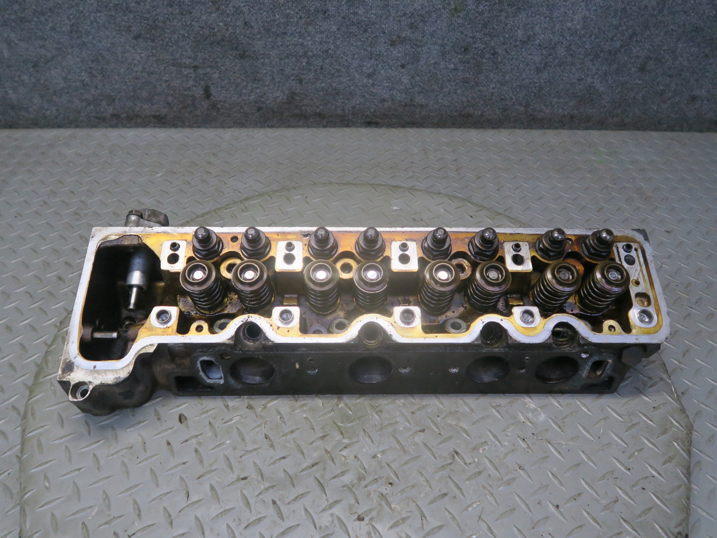 86-91 Mercedes W126 560 SEL 5.6L M117 117.968 Engine Right Cylinder Head OEM