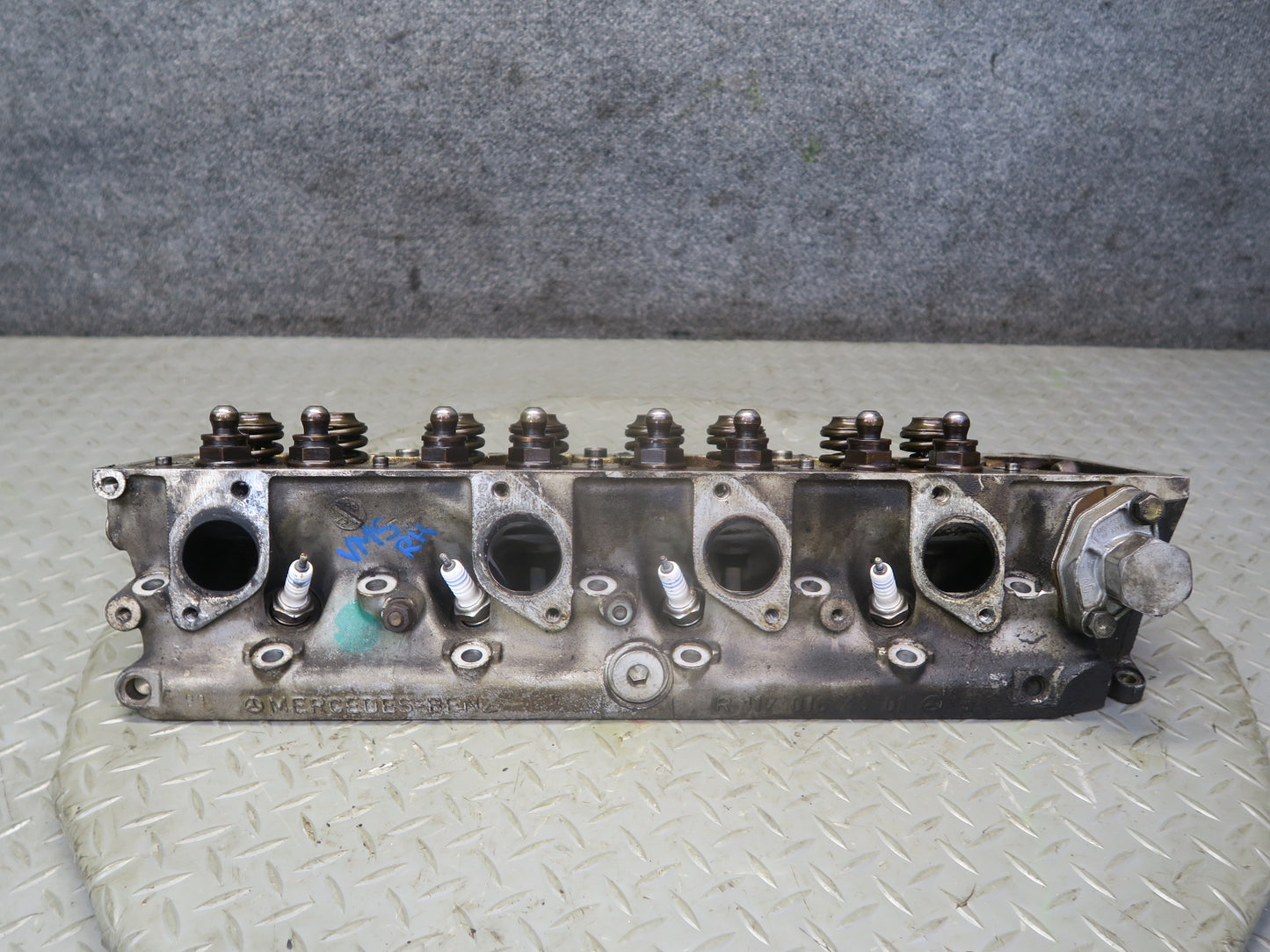 86-91 Mercedes W126 560 SEL 5.6L M117 117.968 Engine Right Cylinder Head OEM