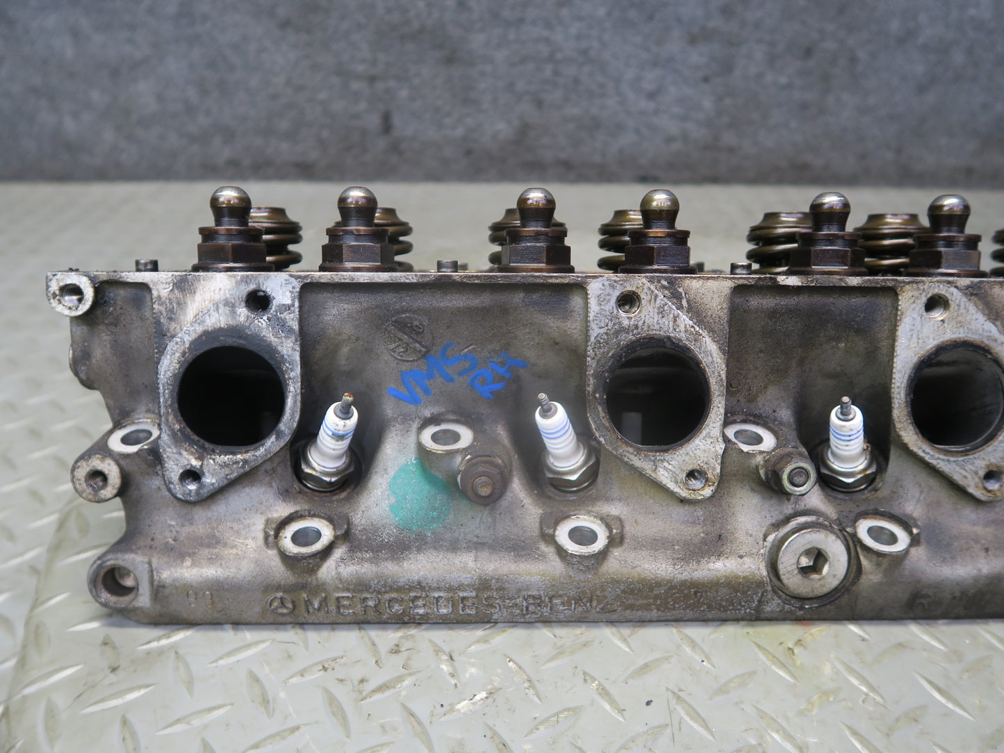 86-91 Mercedes W126 560 SEL 5.6L M117 117.968 Engine Right Cylinder Head OEM